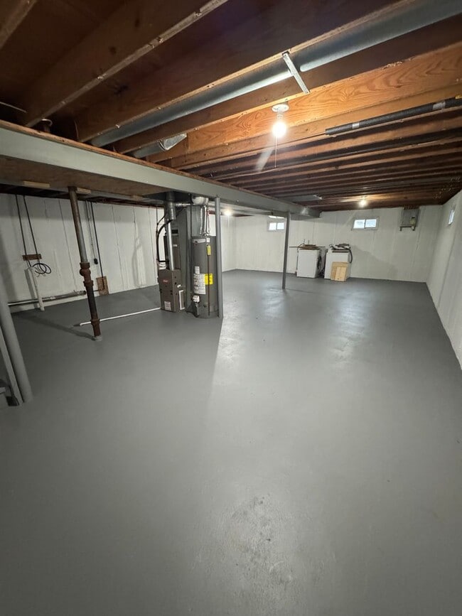 Building Photo - Beautiful 3 Bed 1 Bath For Rent!