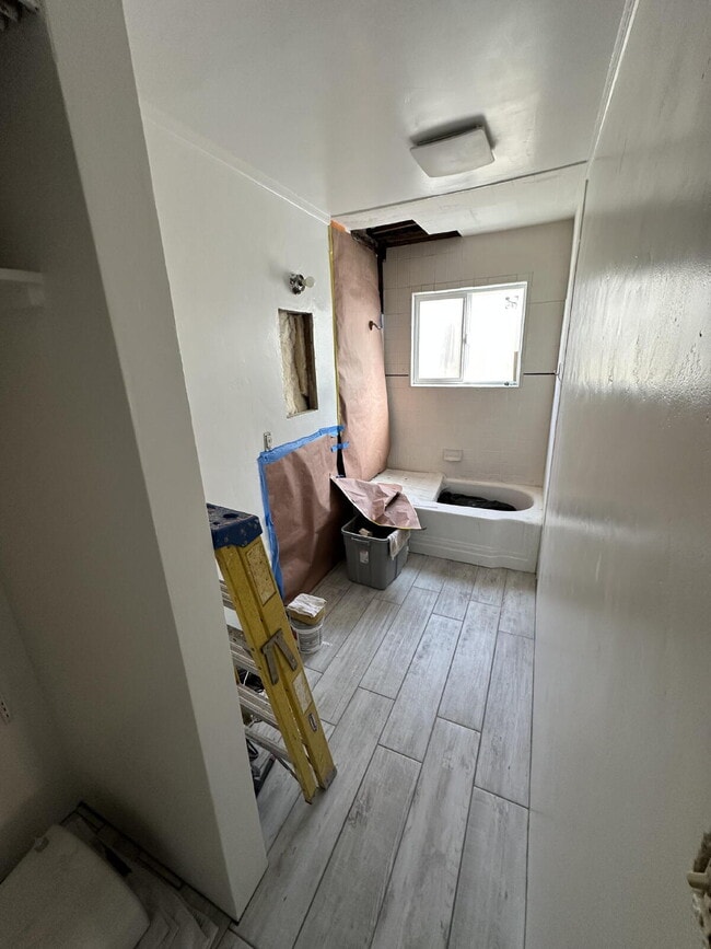 Building Photo - LIVE THE OCEAN BEACH LIFESTYLE!