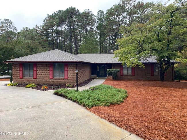 Primary Photo - 285 Lake Forest Dr