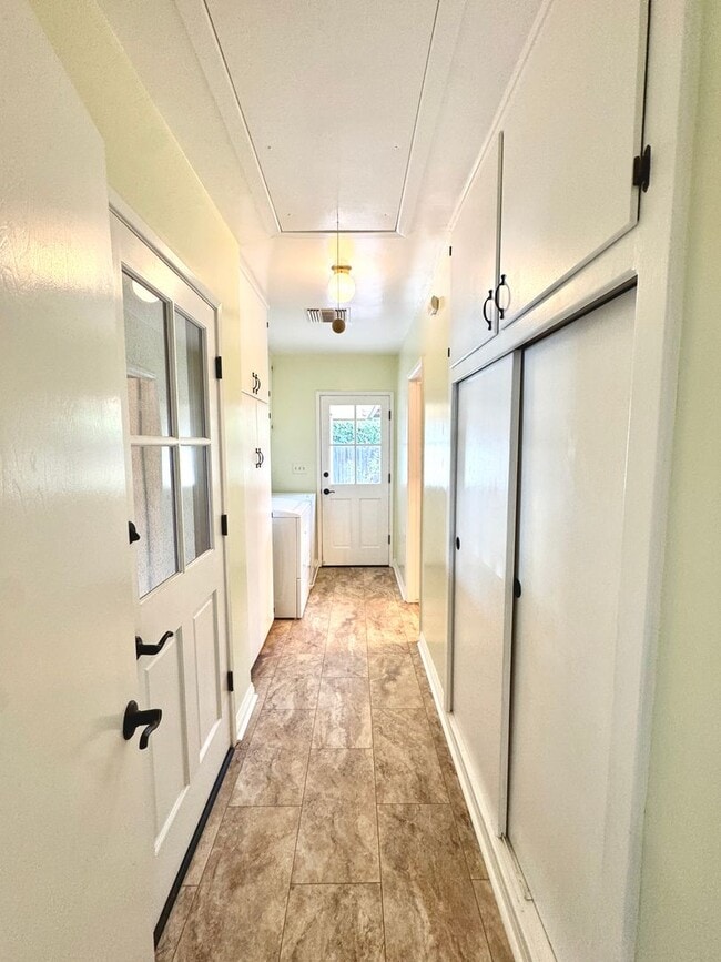 Building Photo - Light, Bright & Lovingly Maintained Claremont Home for Lease