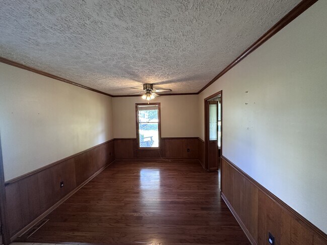 Building Photo - 881 Little Creek Rd