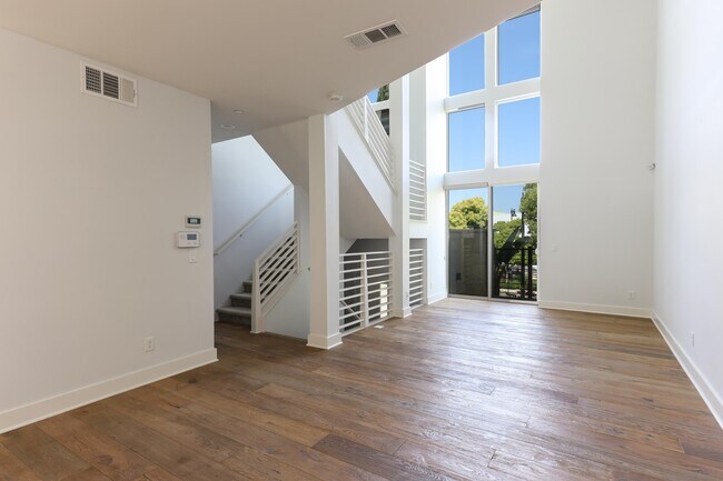 Building Photo - 2434 Via Alta