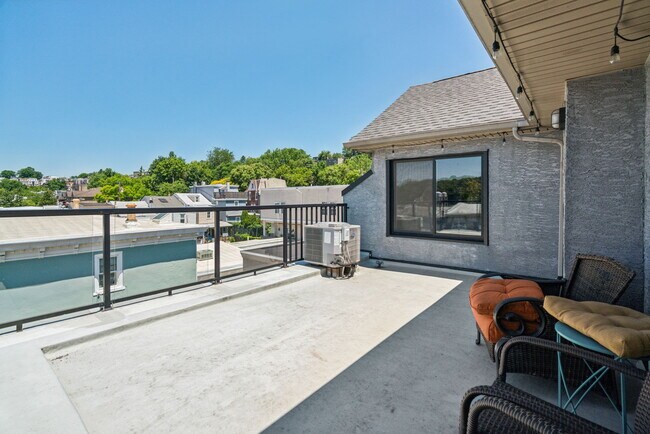 Building Photo - 3863 Terrace St