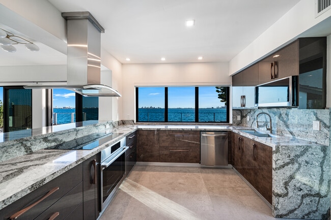Building Photo - 1351 Bay Terrace