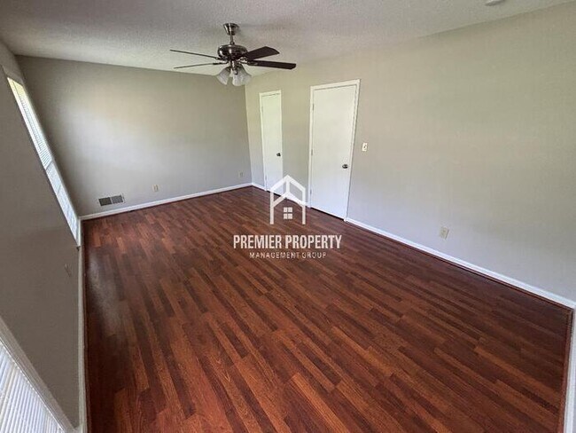 Building Photo - 135 Fox Hill Ct