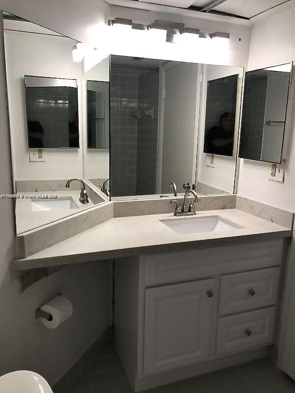 Building Photo - 2841 N Oakland Forest Dr