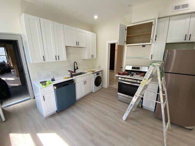 Building Photo - 1 bedroom in Chicago IL 60642