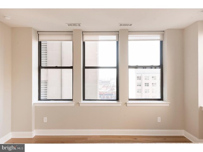 Building Photo - 220 S 16th St