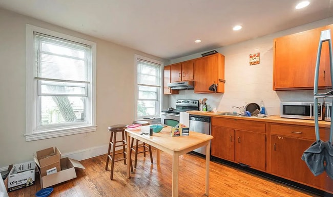 Building Photo - 413 N 33rd St