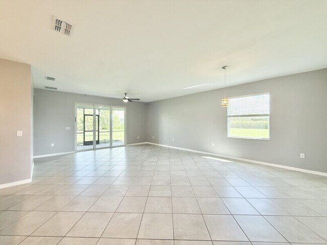 Building Photo - 16304 Quesa Dr