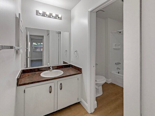 Building Photo - Evansville, Indiana*** 2 Bed 1 Bath $1079.00/mo***No Deposit $0