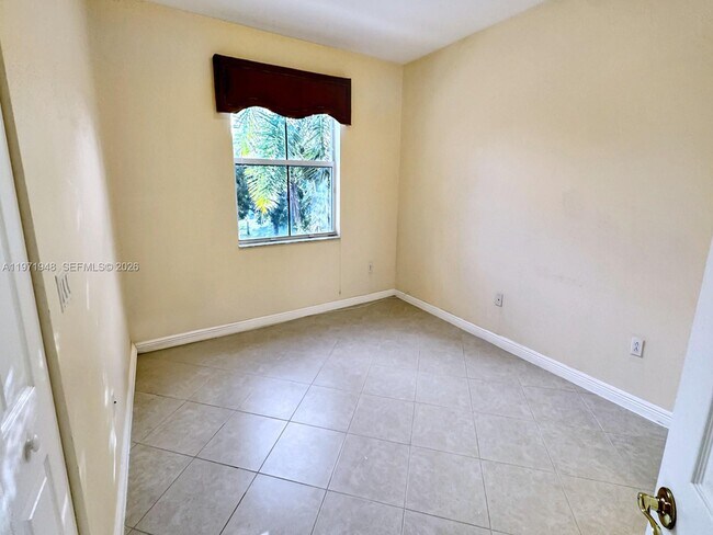 Building Photo - 5028 SW 170th Ave