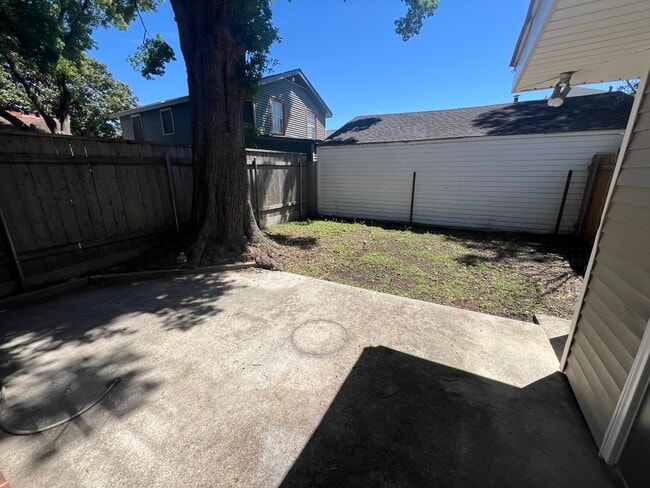 Building Photo - 237 Metairie Heights Ave