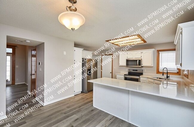 Building Photo - 1913 NW Pleasant St