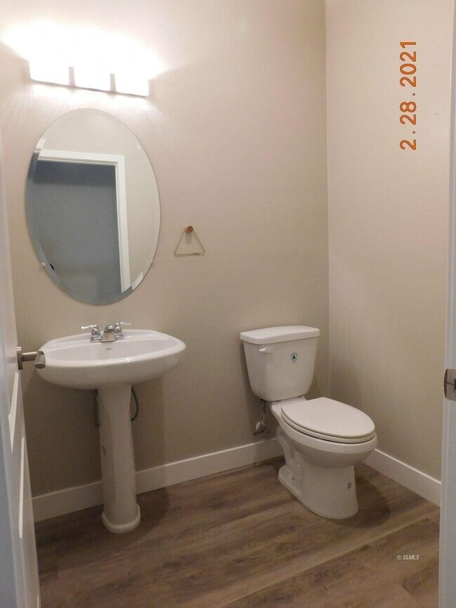 Building Photo - Beautiful 4 bed, 2.5 bath home AVAILABLE for RENT February 15th, 2026!