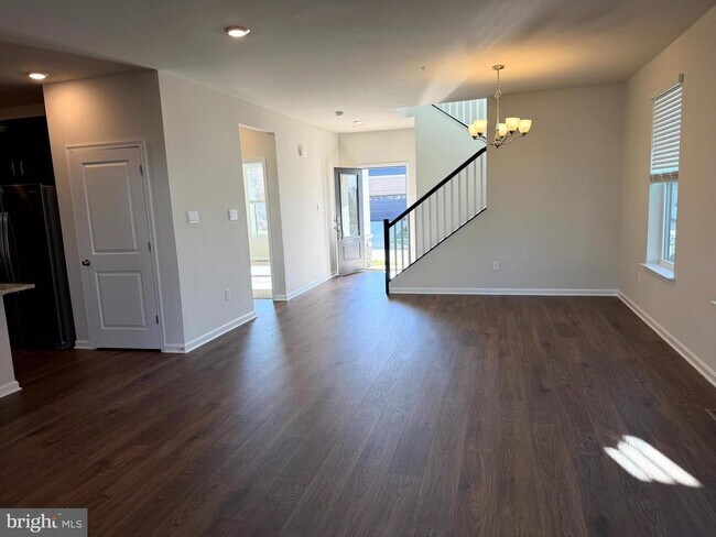 Building Photo - 461 Hanson St