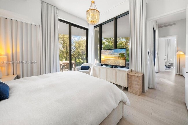 Building Photo - 2831 S Bayshore Dr