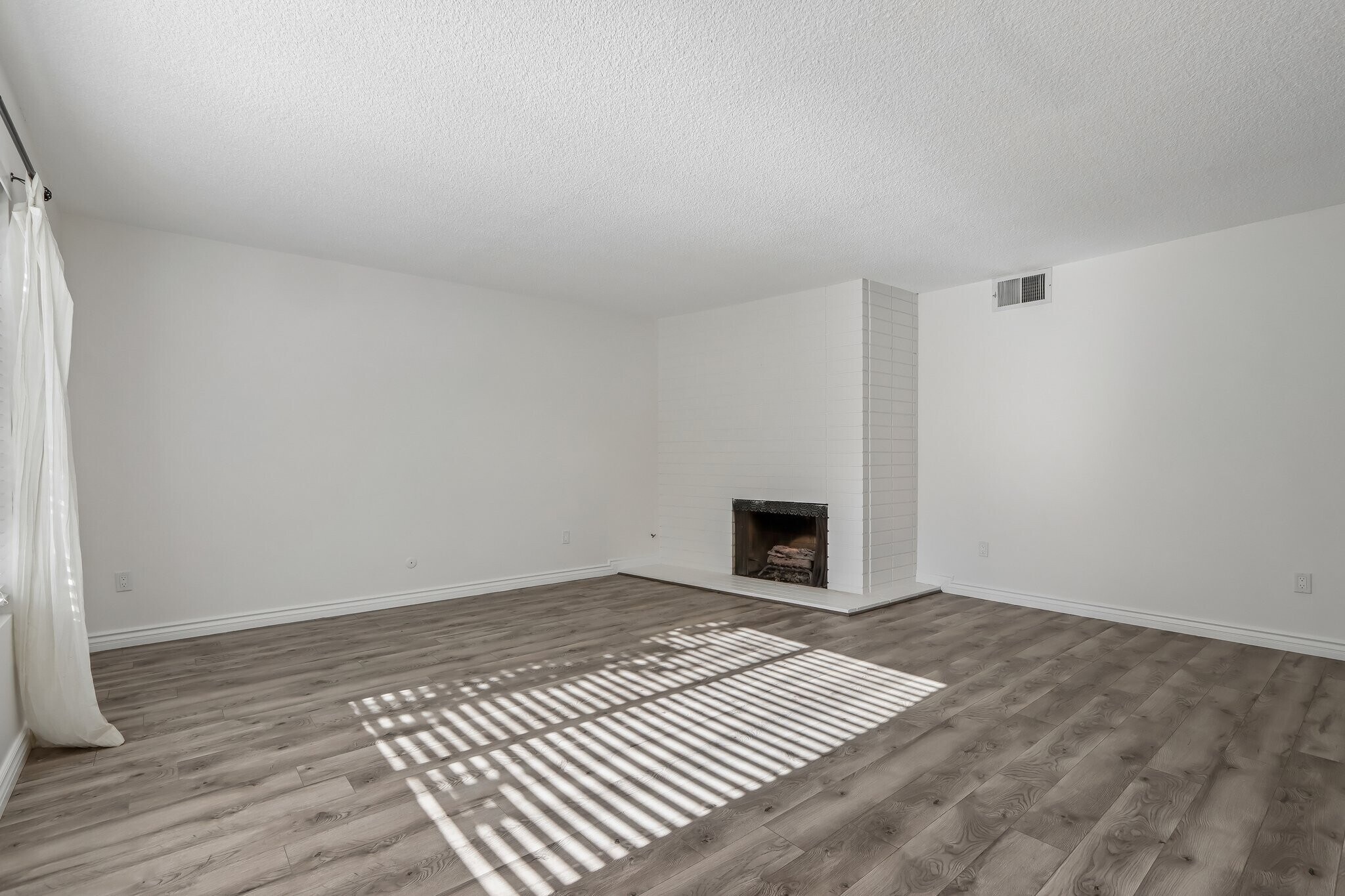 Building Photo - 1184 Lyndhurst Dr