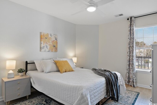 Building Photo - 1204 River Oaks Dr