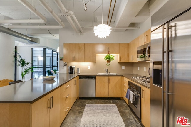 Building Photo - 1100 S Grand Ave