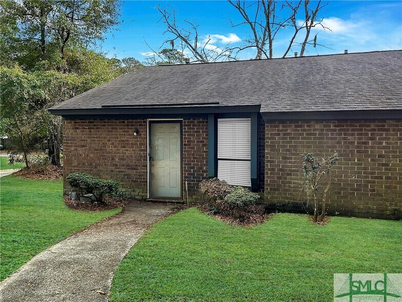 Primary Photo - 430 Edgewater Rd