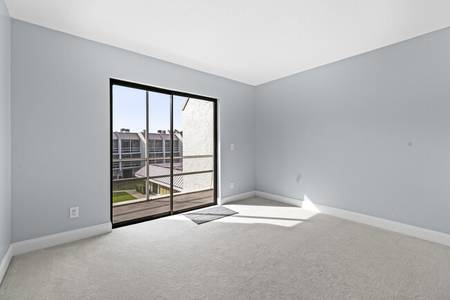Building Photo - 1300 Seaway Dr