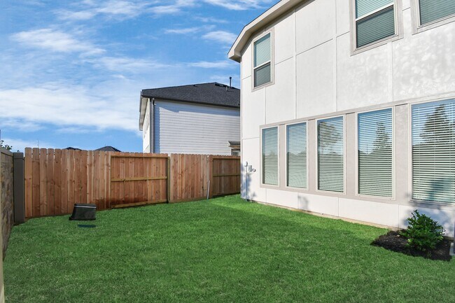 Building Photo - 5535 Holly Hvn Ct