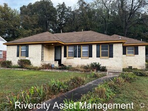 Building Photo - FAMILY HOME, FULLY FENCED IN YARD & HUGE M...