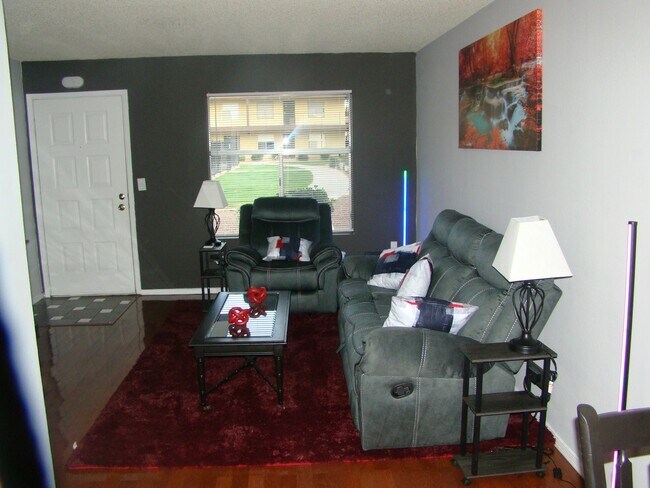 Building Photo - 461 W Holmes Ave