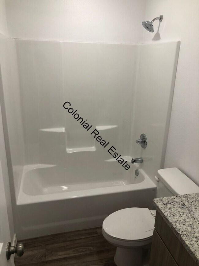 Building Photo - Modern 2 bedroom 2 bathroom apartment with...