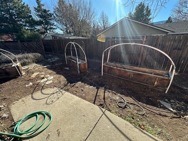 Building Photo - 285 Lemming Dr