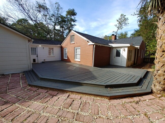 Building Photo - 728 W 2nd Ave