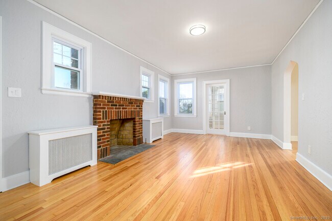 Building Photo - 58 Mayflower Ave