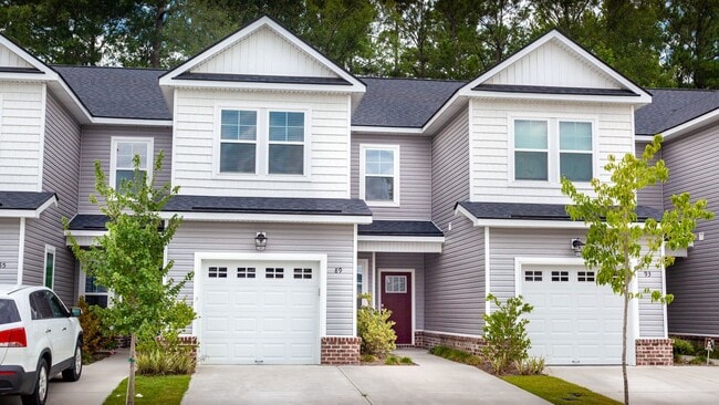 Primary Photo - 3 Bedroom 2.5 Bathroom Townhome - The Comm...