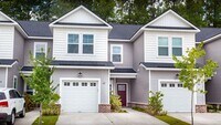 Building Photo - 3 Bedroom 2.5 Bathroom Townhome - The Comm...