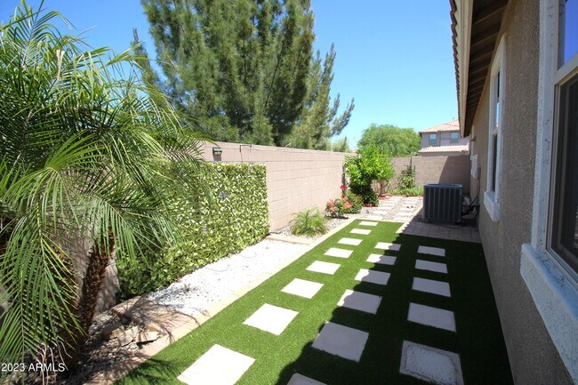 Building Photo - 4936 S Twinleaf Dr