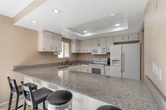 Building Photo - 3472 Townhouse Dr