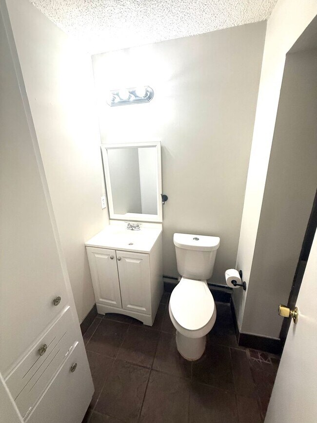 Building Photo - **3 Bed 2 Bath located off Wares Ferry Road** Call our self showing number to schedule a tour 334...