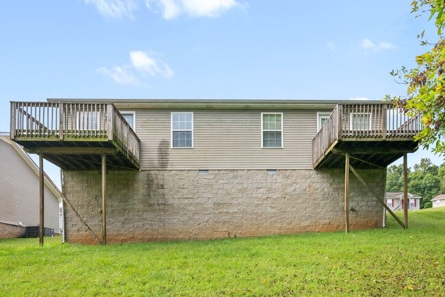 Building Photo - 922 Kingsbury Dr