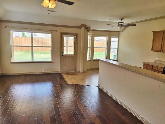 Building Photo - Great 3 Bdrm 2 Bath Home in Cross Roads Tx