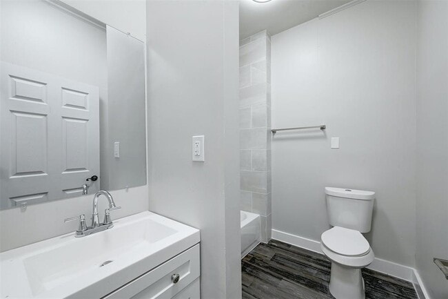 Building Photo - 2511 San Gabriel St