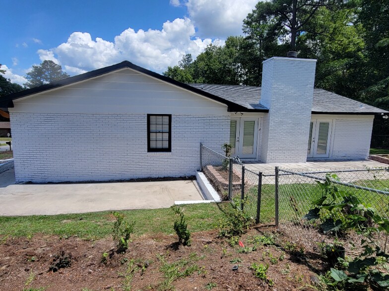 Building Photo - 3567 Kingsview Dr