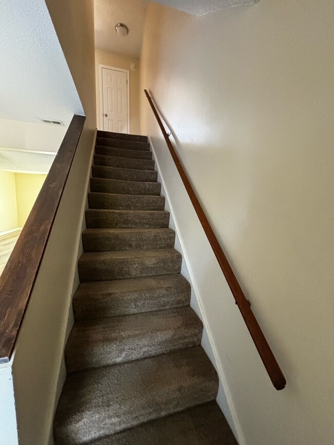 Building Photo - 727 S Main St