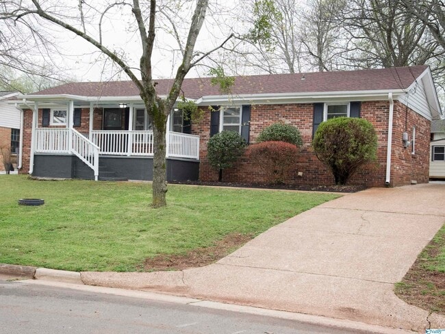 Building Photo - 609 Marguerite Dr NW