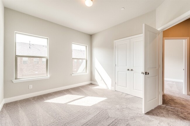 Building Photo - 6148 Blythe Dr