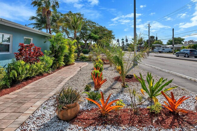 Building Photo - 2109 NE 26th St