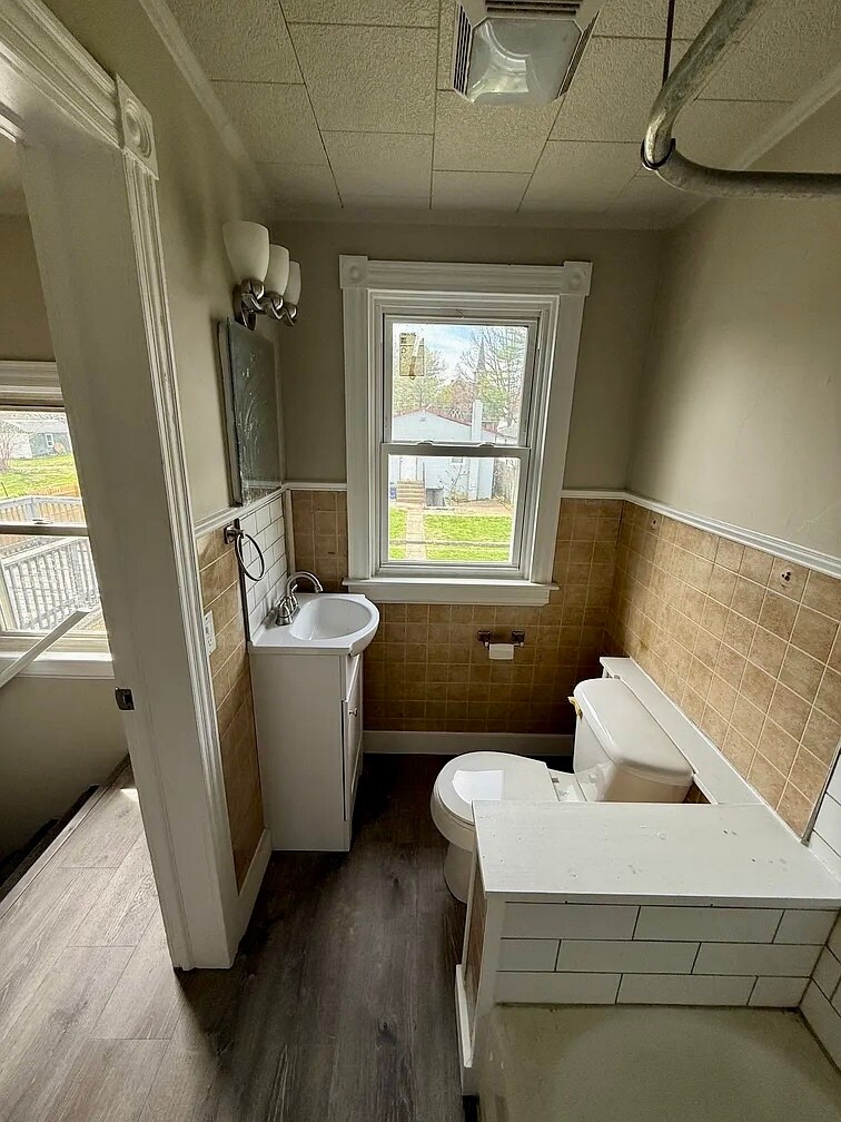 Building Photo - 142 Beckley St