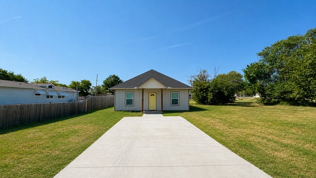 Building Photo - 1808 SW Washington Ave