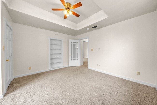 Building Photo - Cozy 2 Bedroom Downtown Home Available!