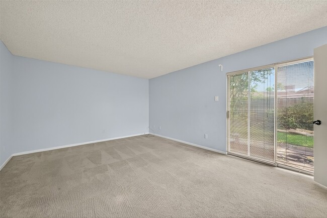 Building Photo - 2818 Crest Park Dr
